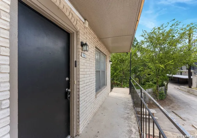 2nd image of 170 De Chantle Rd 706, San Antonio, TX 78201 | MLS# 2007275