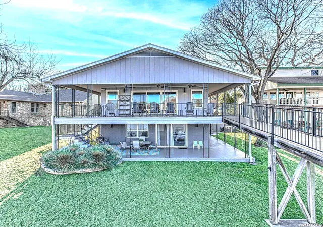 Photo 3 of Single family home for sale at 208 Riverside Dr, Kingsland, TX 78639 | MLS# 2007290 | Listing updated on 2026-09-11