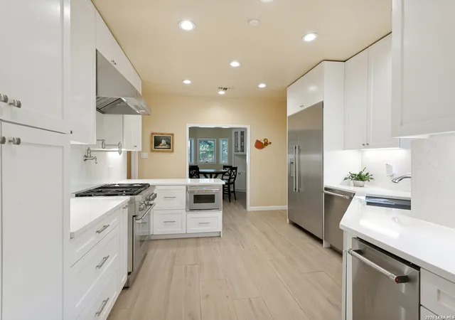 Photo 3 of Sale Pending at 91 Granburg Cir, San Antonio, TX 78218 | MLS# 2007349 | Listing updated on 2026-08-23