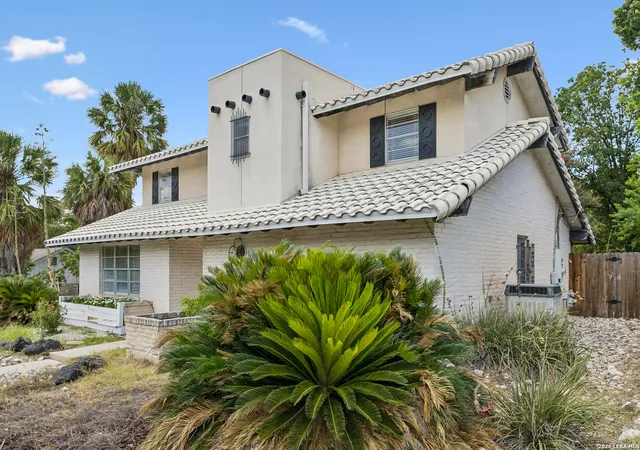 Photo 3 of Sale Pending at 2803 Marlborough Dr, San Antonio, TX 78230 | MLS# 2007378 | Listing updated on 2026-09-11