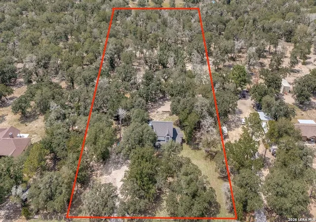 2nd image of 200 Oak Hollow Dr, La Vernia, TX 78121 | MLS# 2007408