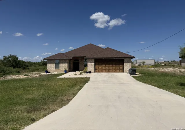 Photo 1 of Single family home for sale at 431 La Vista Dr, Del Rio, TX 78840 | MLS# 2007411 | Listing updated on 2026-08-28