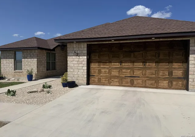 Photo 2 of Single family home for sale at 431 La Vista Dr, Del Rio, TX 78840 | MLS# 2007411 | Listing updated on 2026-08-28
