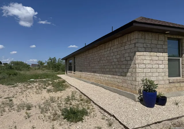 Photo 4 of Single family home for sale at 431 La Vista Dr, Del Rio, TX 78840 | MLS# 2007411 | Listing updated on 2026-08-28