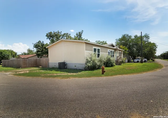 5th image of 120 James, Sabinal, TX 78881 | MLS# 2007417