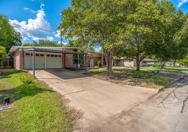 2nd image of 437 E Lindbergh Blvd, Universal City, TX 78148 | MLS# 2007436