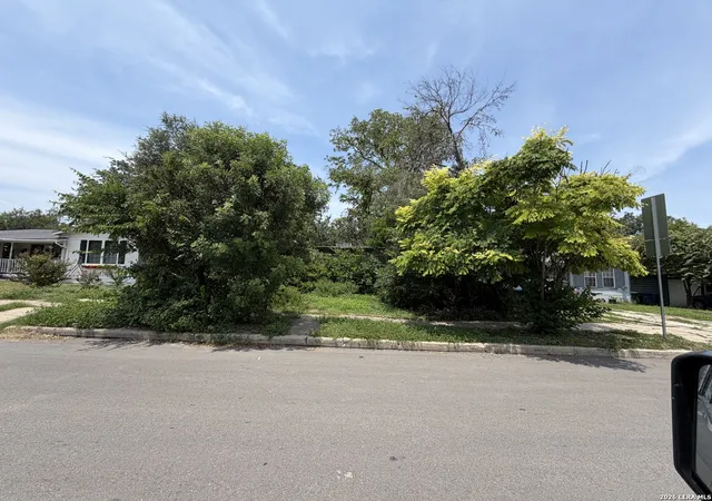 Photo 3 of Sale Pending at 347 Freiling, San Antonio, TX 78213 | MLS# 2007456 | Listing updated on 2026-08-13