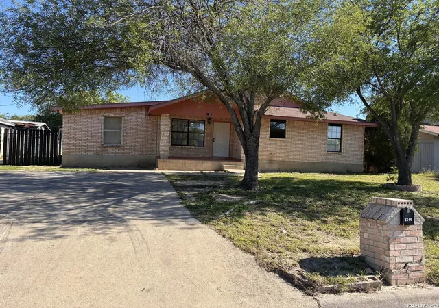 Photo 3 of Single family home for sale at 2340 Royal Park, Eagle Pass, TX 78852 | MLS# 2007478 | Listing updated on 2026-09-17