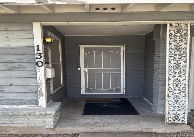 Photo 3 of Sale Pending at 130 Locknere Ln, San Antonio, TX 78213 | MLS# 2007516 | Listing updated on 2026-08-18