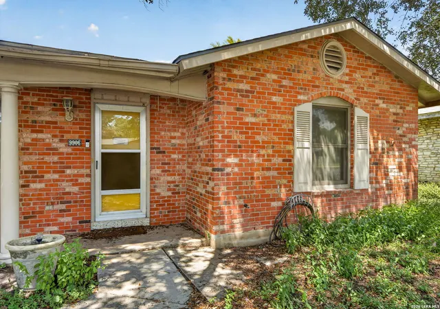 Photo 3 of Sale Pending at 9906 Titan Dr, San Antonio, TX 78217 | MLS# 2007553 | Listing updated on 2026-09-03