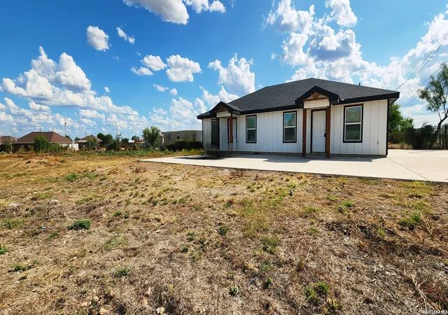 Photo 3 of Multi family home for sale at 86 Los Sauces Rd, Eagle Pass, TX 78852 | MLS# 2007575 | Listing updated on 2026-08-22