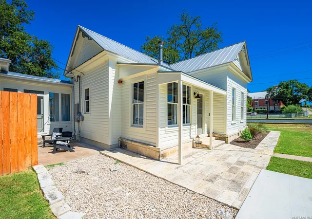 3rd image of 501 W San Antonio St, Fredericksburg, TX 78624 | MLS# 2007577