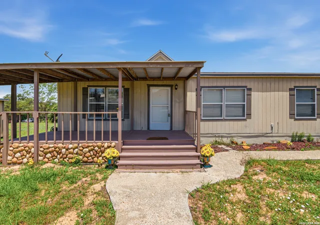 2nd image of 646 Old Colony, Seguin, TX 78155 | MLS# 2007603