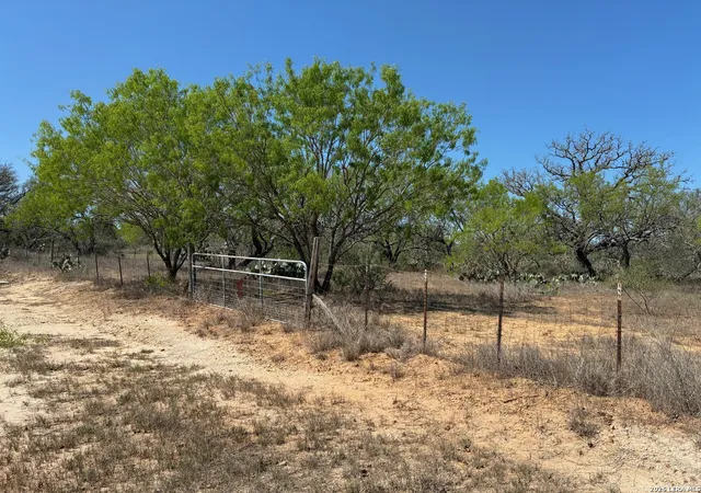 5th image of 165 Bailee, Poteet, TX 78065 | MLS# 2007694