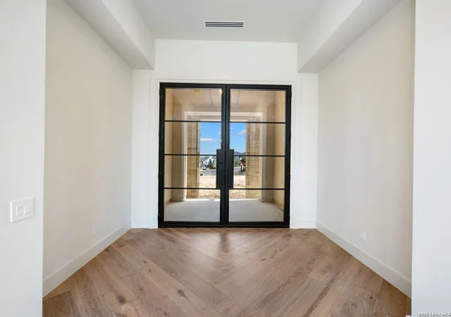 Photo 3 of Single family home for sale at 2 Dominion Vista, San Antonio, TX 78257 | MLS# 2007719 | Listing updated on 2026-09-18