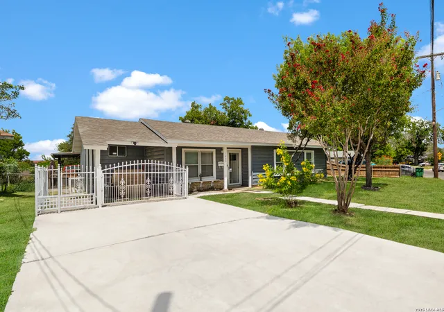 Photo 3 of Single family home for sale at 1603 Arroya Vista, San Antonio, TX 78213 | MLS# 2007736 | Listing updated on 2026-09-17