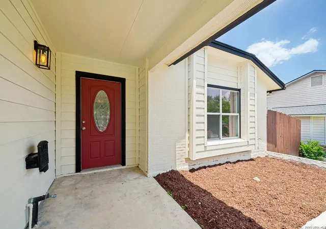 Photo 3 of Sale Pending at 635 Cypresscliff Dr, San Antonio, TX 78245 | MLS# 2007743 | Listing updated on 2026-08-31
