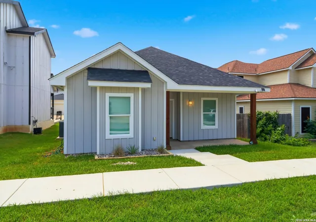 2nd image of 133 Lark Hill Rd, Floresville, TX 78114 | MLS# 2007764