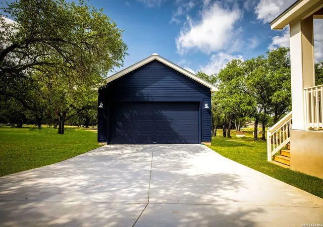 Photo 3 of Single family home for sale at 1005 12Th St, Blanco, TX 78606 | MLS# 2007765 | Listing updated on 2026-08-22