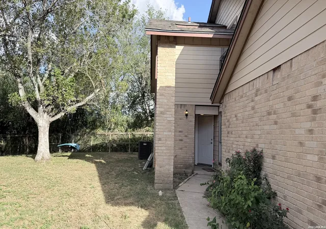 Photo 4 of Single family home for sale at 5758 Spring Moon St, San Antonio, TX 78247 | MLS# 2007770 | Listing updated on 2026-09-16