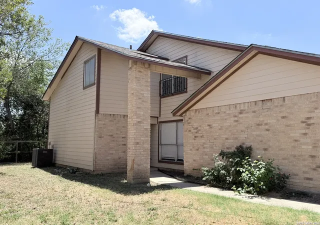 Photo 3 of Single family home for sale at 5758 Spring Moon St, San Antonio, TX 78247 | MLS# 2007770 | Listing updated on 2026-09-16