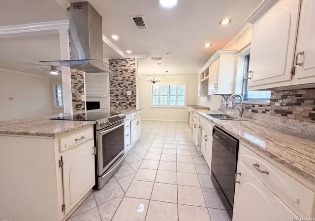 2nd image of 326 De Soto Dr, Universal City, TX 78148 | MLS# 2007800
