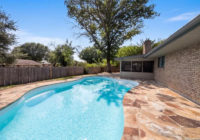 Single family home for sale at 326 De Soto Dr, Universal City, TX 78148 | MLS# 2007800 | Listing updated on 2026-10-09
