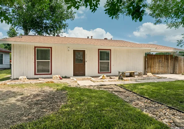 Photo 2 of Single family home for sale at 4802 Castle Guard, San Antonio, TX 78218 | MLS# 2007872 | Listing updated on 2026-08-23
