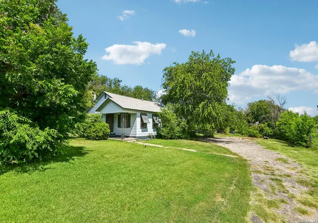 Photo 1 of Sale Pending at 431 W Quill Dr, San Antonio, TX 78228 | MLS# 2007877 | Listing updated on 2026-09-08