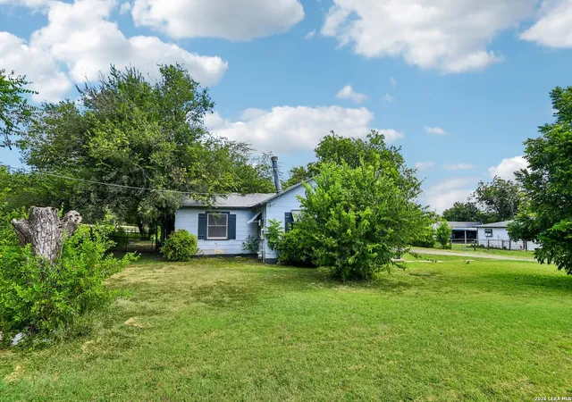 Photo 2 of Sale Pending at 431 W Quill Dr, San Antonio, TX 78228 | MLS# 2007877 | Listing updated on 2026-09-08