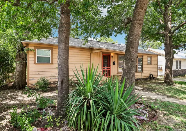 Photo 2 of Sale Pending at 570 Marquette Dr, San Antonio, TX 78228 | MLS# 2007879 | Listing updated on 2026-08-25