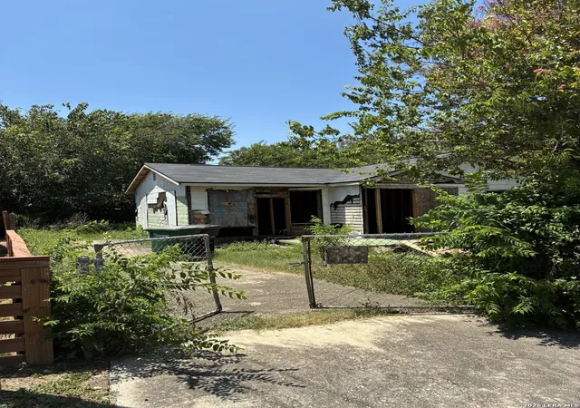 Photo 2 of Single family home for sale at 904 Eldorado St, San Antonio, TX 78225 | MLS# 2007886 | Listing updated on 2026-08-12