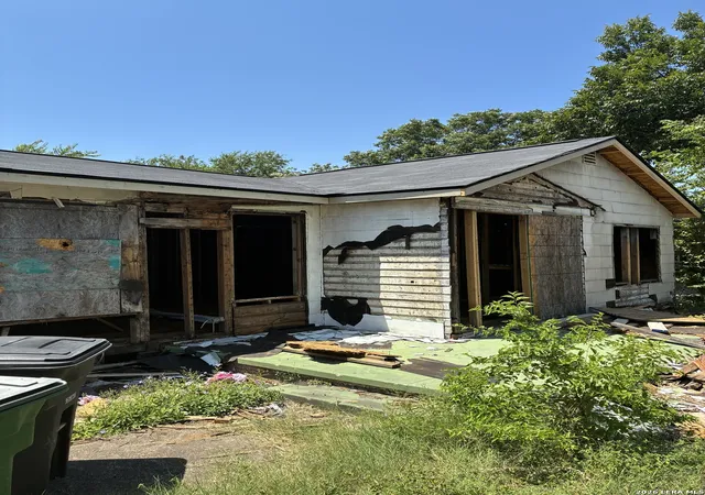 Photo 3 of Single family home for sale at 904 Eldorado St, San Antonio, TX 78225 | MLS# 2007886 | Listing updated on 2026-08-12