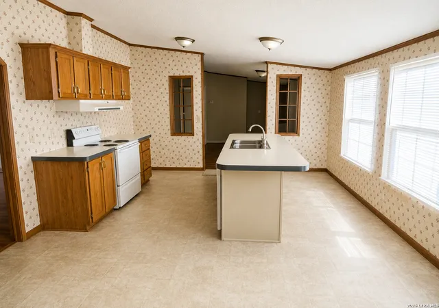 4th image of 621 E Fisher Ave, Sabinal, TX 78881 | MLS# 2007904