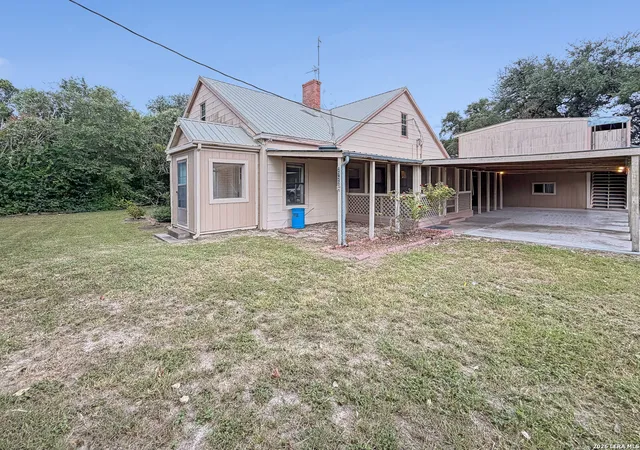 2nd image of 2722 Ellis Rd, Beeville, TX 78102 | MLS# 2007910