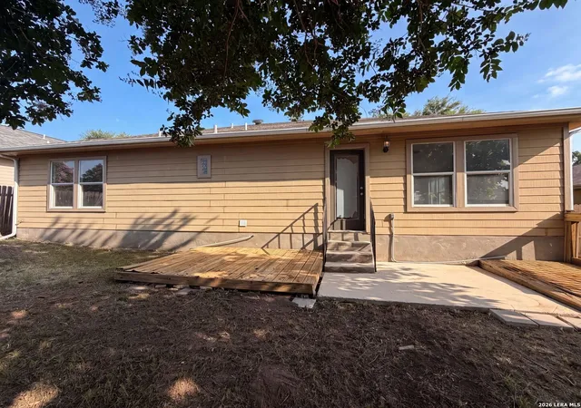 5th image of 1620 Sunview Cir, New Braunfels, TX 78130 | MLS# 2007941