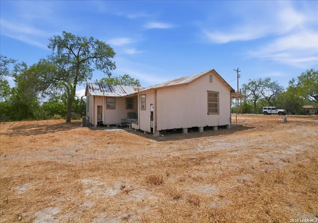 image of 1507 Middle Rd, George West, TX 78022 | MLS# 2007957