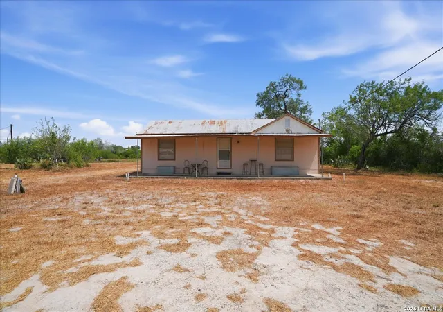 image of 1507 Middle Rd, George West, TX 78022 | MLS# 2007957