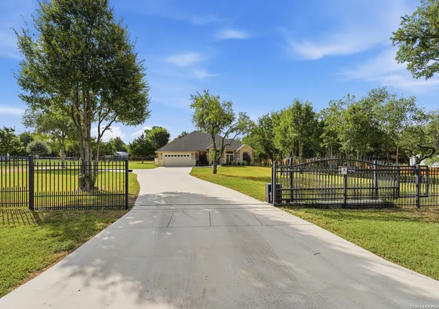Photo 2 of Single family home for sale at 123 Tomahawk, Seguin, TX 78155 | MLS# 2008027 | Listing updated on 2026-08-24