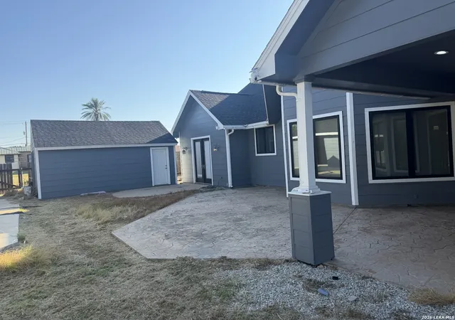 15th image of 200 S 16th St, Carrizo Springs, TX 78834 | MLS# 2008069