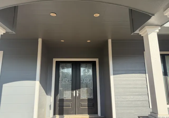 Photo 3 of Single family home for sale at 200 S 16Th St, Carrizo Springs, TX 78834 | MLS# 2008069 | Listing updated on 2026-08-23