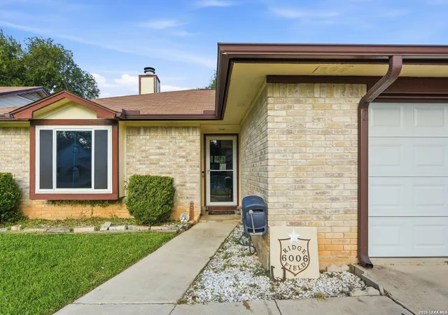 Photo 3 of Single family home for sale at 6006 Ridge Field St, San Antonio, TX 78250 | MLS# 2008074 | Listing updated on 2026-09-15