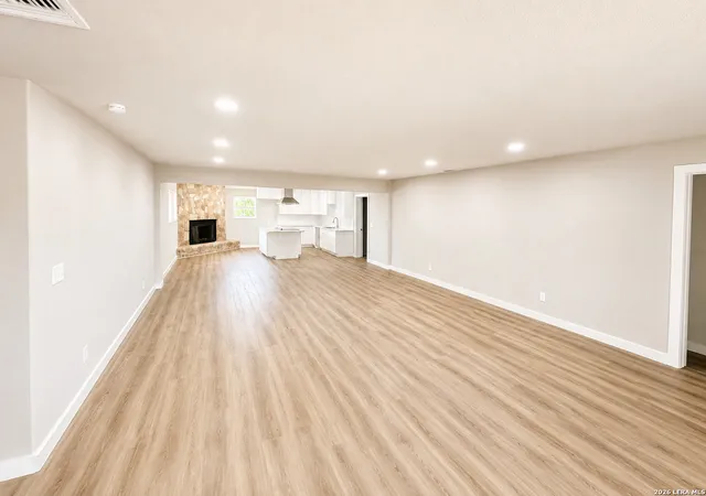 4th image of 418 Redcliff Dr, San Antonio, TX 78216 | MLS# 2008092