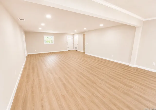 5th image of 418 Redcliff Dr, San Antonio, TX 78216 | MLS# 2008092