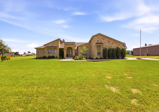 3rd image of 263 Triple R Dr, La Vernia, TX 78121 | MLS# 2008093
