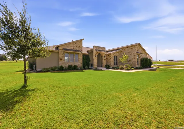 4th image of 263 Triple R Dr, La Vernia, TX 78121 | MLS# 2008093