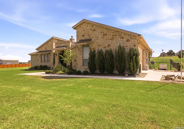 5th image of 263 Triple R Dr, La Vernia, TX 78121 | MLS# 2008093