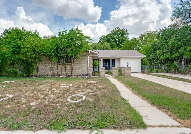 Photo 1 of Single family home for sale at 4414 Jamestown Dr, San Antonio, TX 78220 | MLS# 2008114 | Listing updated on 2026-08-23