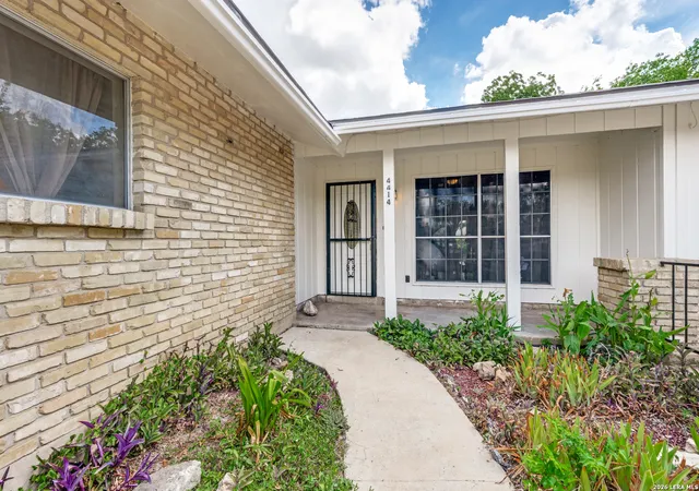 Photo 3 of Single family home for sale at 4414 Jamestown Dr, San Antonio, TX 78220 | MLS# 2008114 | Listing updated on 2026-08-23