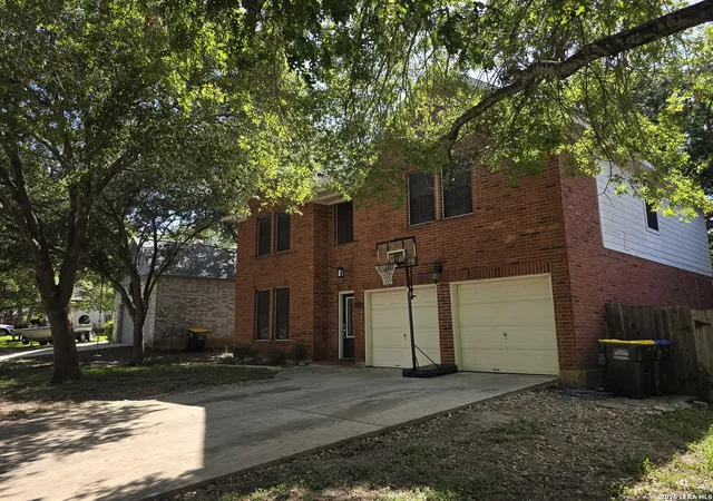 Photo 3 of Single family home for sale at 8419 Branch Hollow Dr, Universal City, TX 78148 | MLS# 2008127 | Listing updated on 2026-09-08